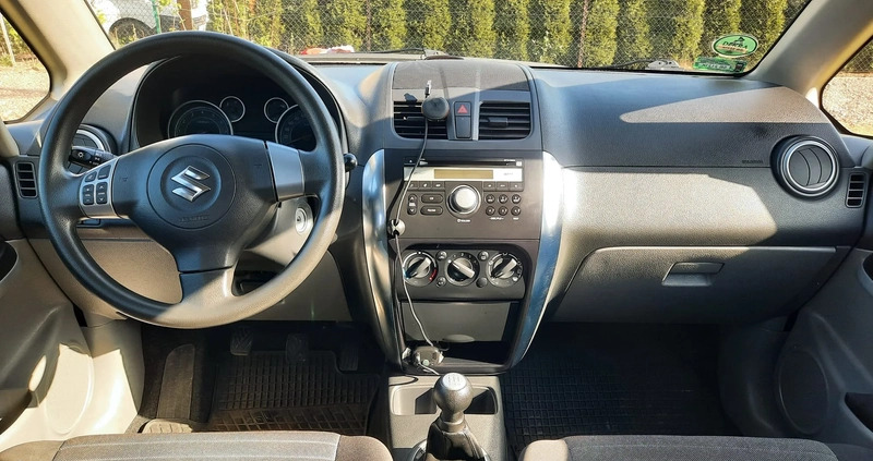 Suzuki SX4 cena 29800 przebieg: 131900, rok produkcji 2012 z Biała małe 277